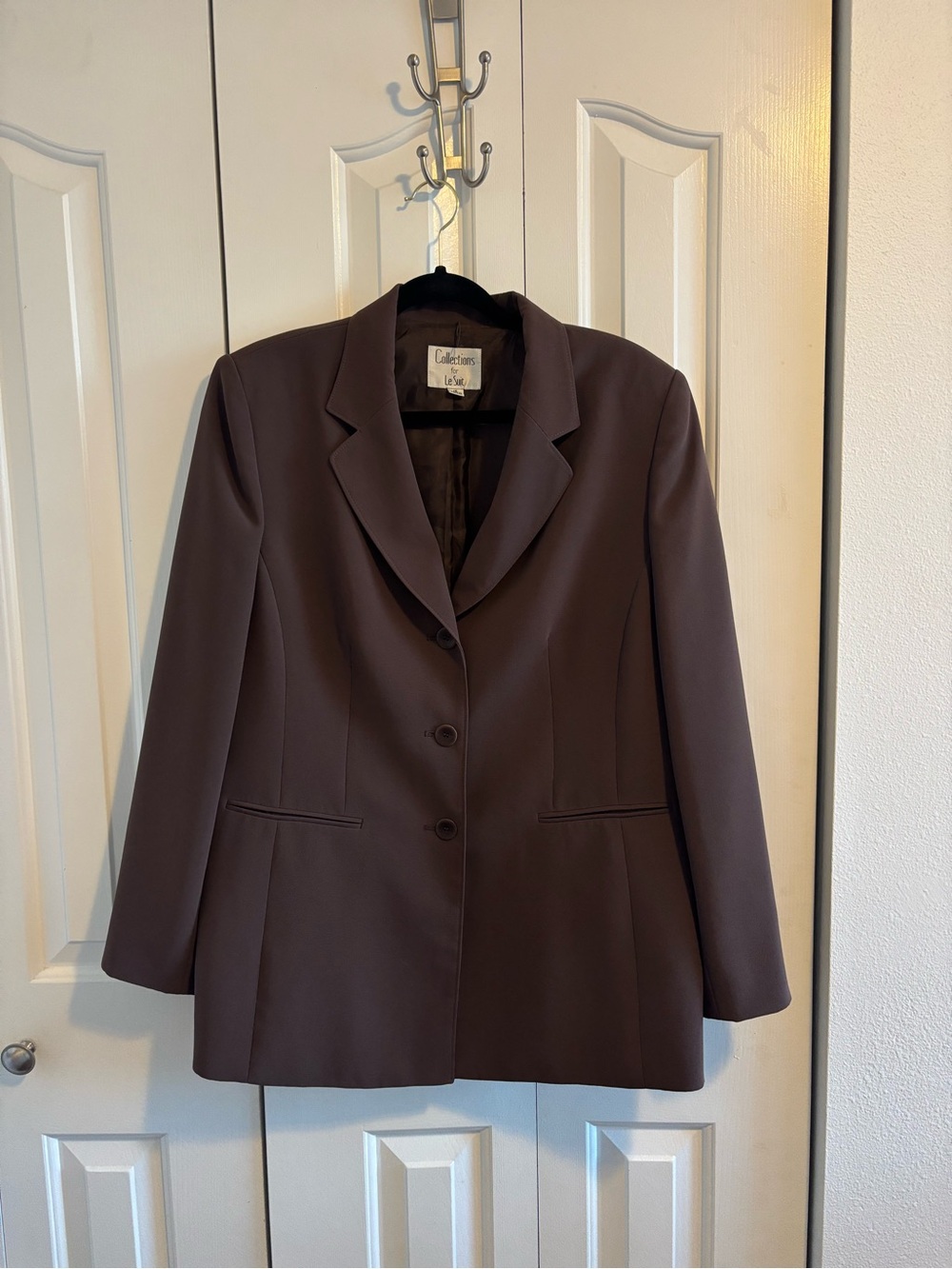 Espresso, brown Women's Blazer Jacket which shoulder pads, size 16, XL